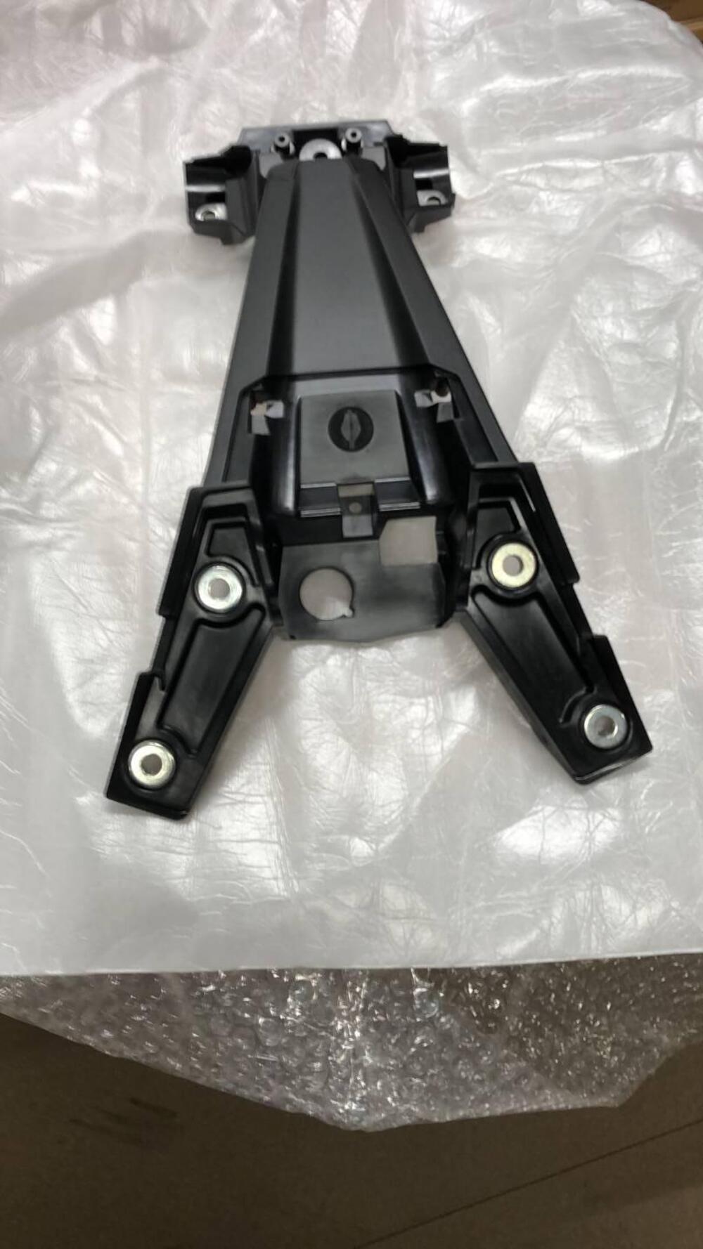 PORTATARGA PER HONDA FORZA 750. CODICE 80103MKTD00 (2)