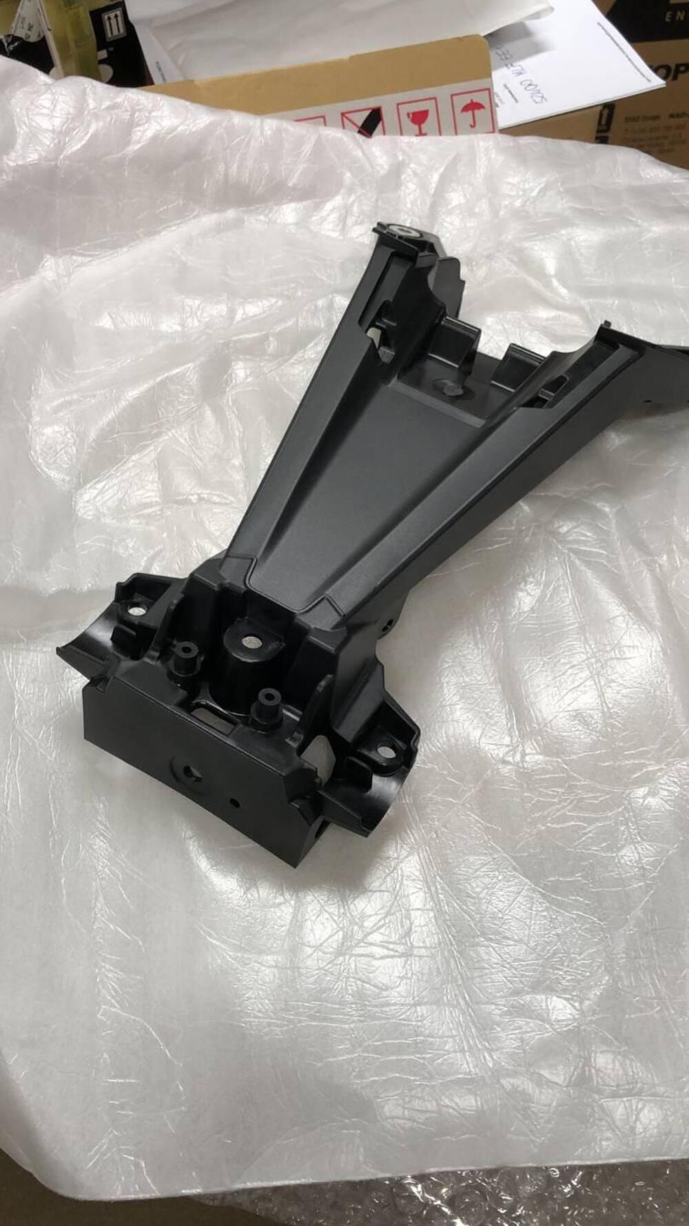 PORTATARGA PER HONDA FORZA 750. CODICE 80103MKTD00 (3)