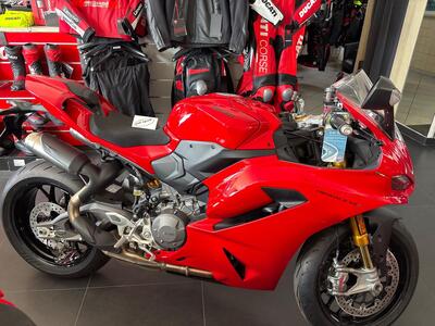 Ducati Panigale V2 S (2025) nuova