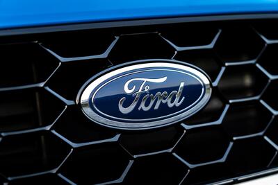 La sfida di Ford alle auto elettriche cinesi: una nuova strategia di produzione per competere contro il Dragone