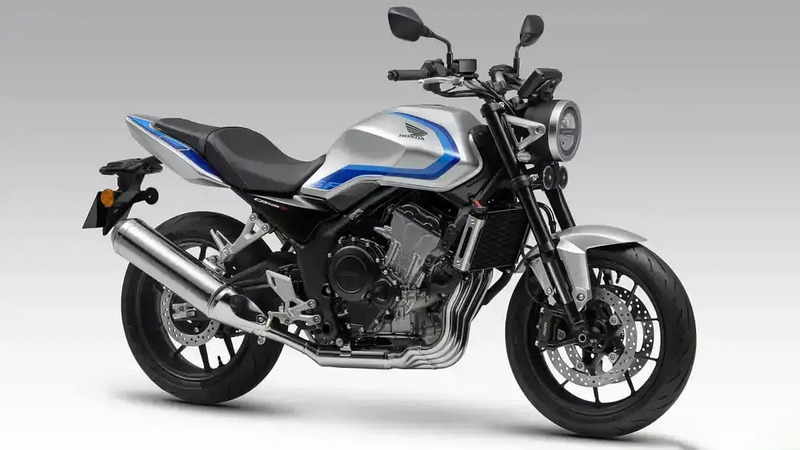 Honda CB 500 Super Four: quattro cilindri da 80 CV, frizione automatica ed estetica retro futurista