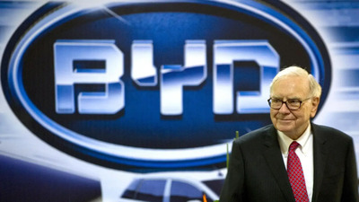 Warren Buffett dice addio a BYD dopo 17 anni: fine di un&#039;era per l&#039;auto elettrica cinese