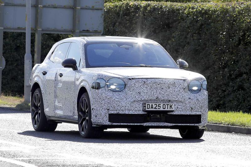 Bentley punta agli &quot;Urban&quot; SUV: avvistato il prototipo su strada [Foto Spia]