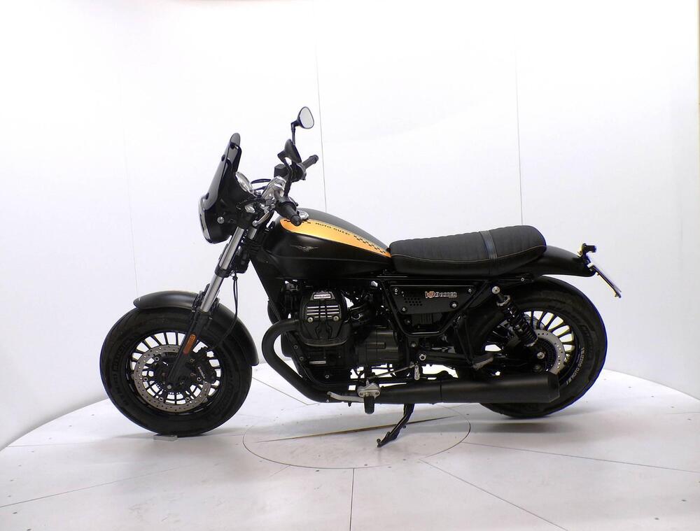 Moto Guzzi V9 Bobber (2016 - 18) (4)