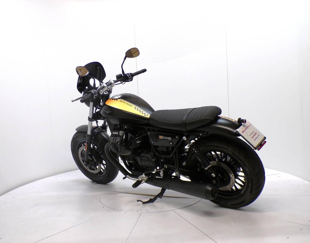 Moto Guzzi V9 Bobber (2016 - 18) (5)