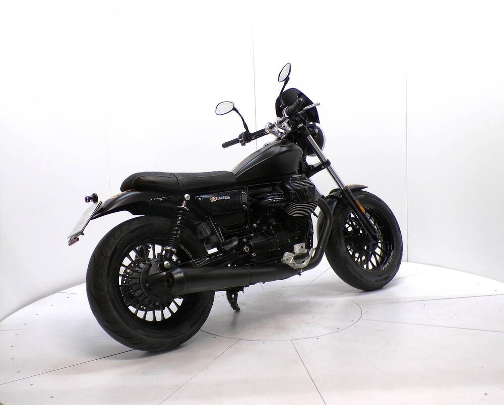 Moto Guzzi V9 Bobber (2016 - 18) (6)