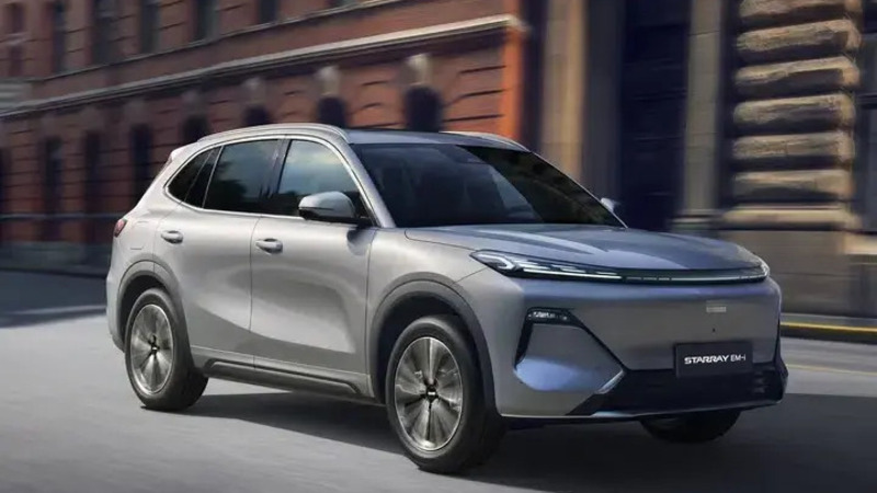 Geely sbarca in Italia: due SUV rivoluzionari da 34.900&euro; che sfidano Tesla e BMW