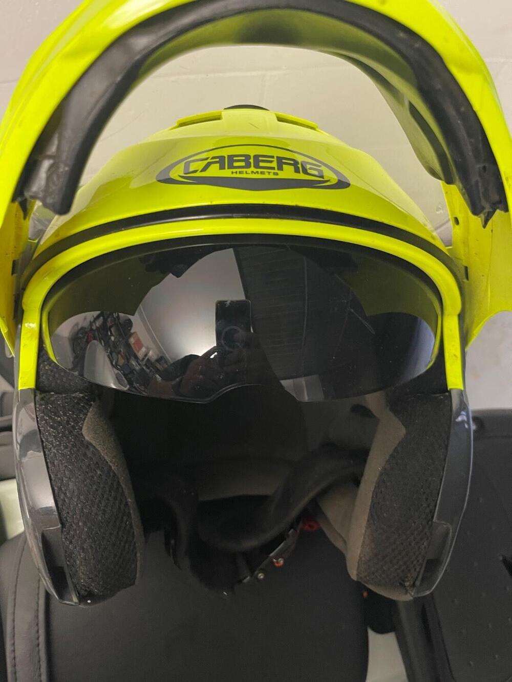 Vendesi Casco integrale modulare Fluo Caberg (7)