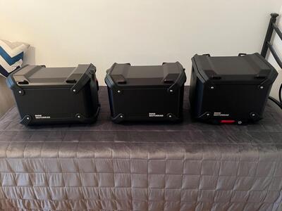 Perfetto tris valigie elettrificate originali nero BMW