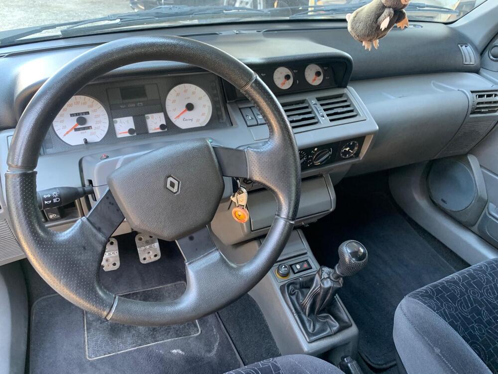 Renault Clio 1.8 16v aria condizionata  d'epoca a Milano (4)