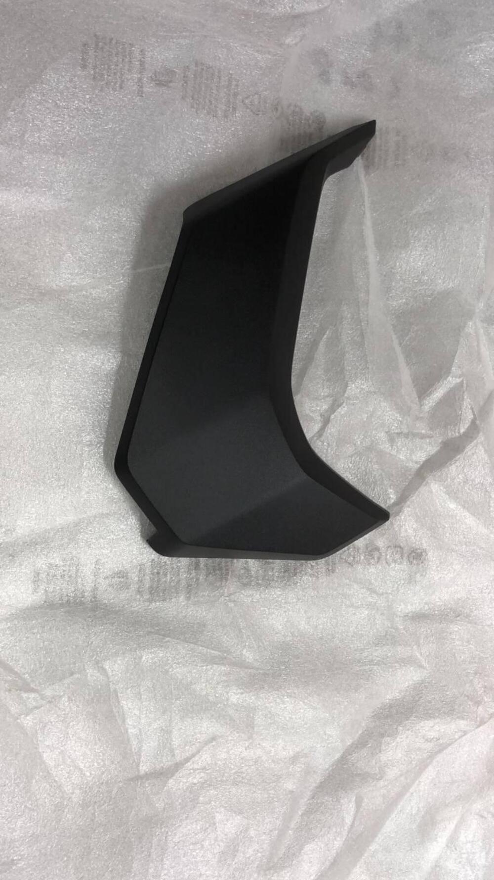 COVER LATERALE CARENA HONDA ADV 350 CODICE 64503K (2)