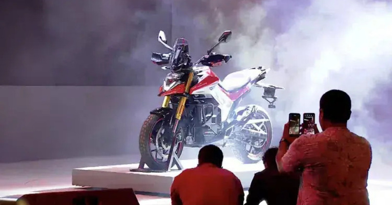 Ultraviolette presenta la X47 Crossover, adventure elettrica con radar e doppia dash cam integrati