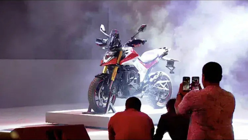 Ultraviolette presenta la X47 Crossover, adventure elettrica con radar e doppia dash cam integrati