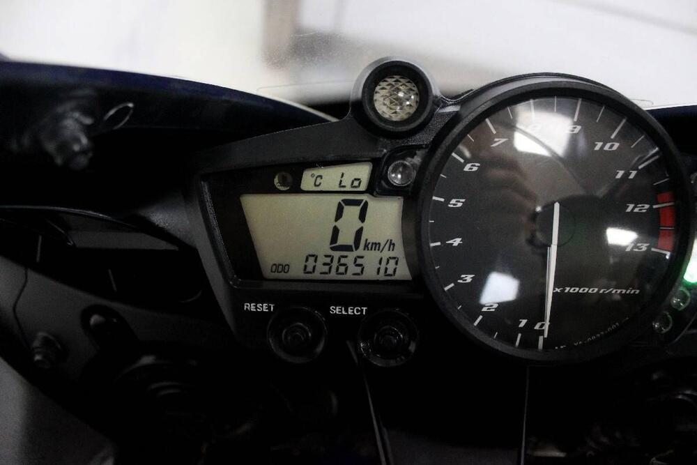 Yamaha YZF R1 (2004 - 05) (7)