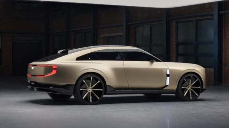Bentley fa marcia indietro: elettrico rinviato al 2035, i clienti facoltosi preferiscono la benzina