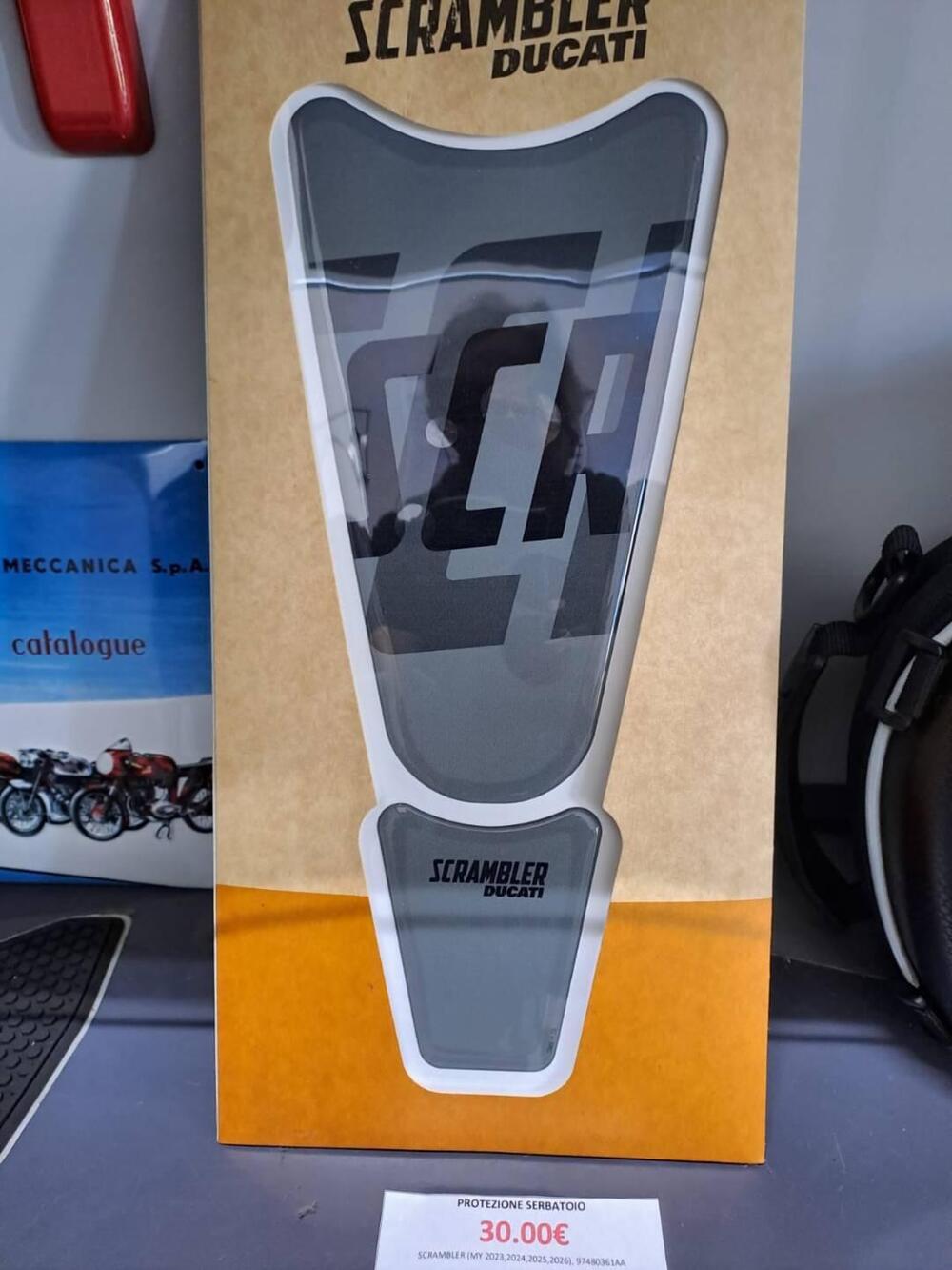 Protezione adesiva per serbatoio Ducati (2)