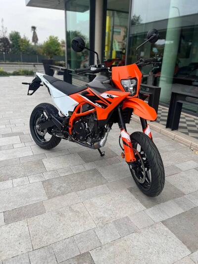 KTM 125 SMC R (2025) nuova