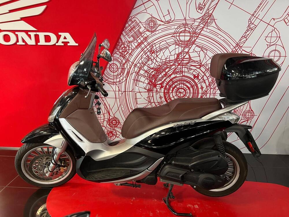 Piaggio Beverly 300 i.e. ABS-ASR (2016 - 20) (4)