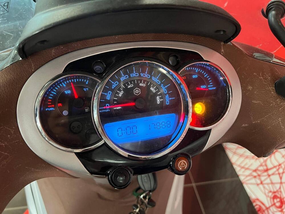 Piaggio Beverly 300 i.e. ABS-ASR (2016 - 20) (8)