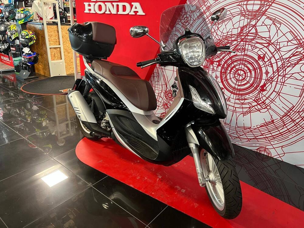 Piaggio Beverly 300 i.e. ABS-ASR (2016 - 20) (3)