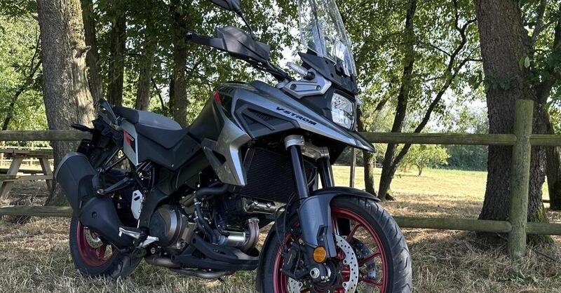 Suzuki V-Strom 1050 SE: tutto quello che c&#039;&egrave; da sapere. La VIDEOSCHEDA TECNICA