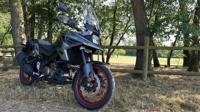 Suzuki V-Strom 1050 SE: tutto quello che c&#039;&egrave; da sapere. La VIDEOSCHEDA TECNICA