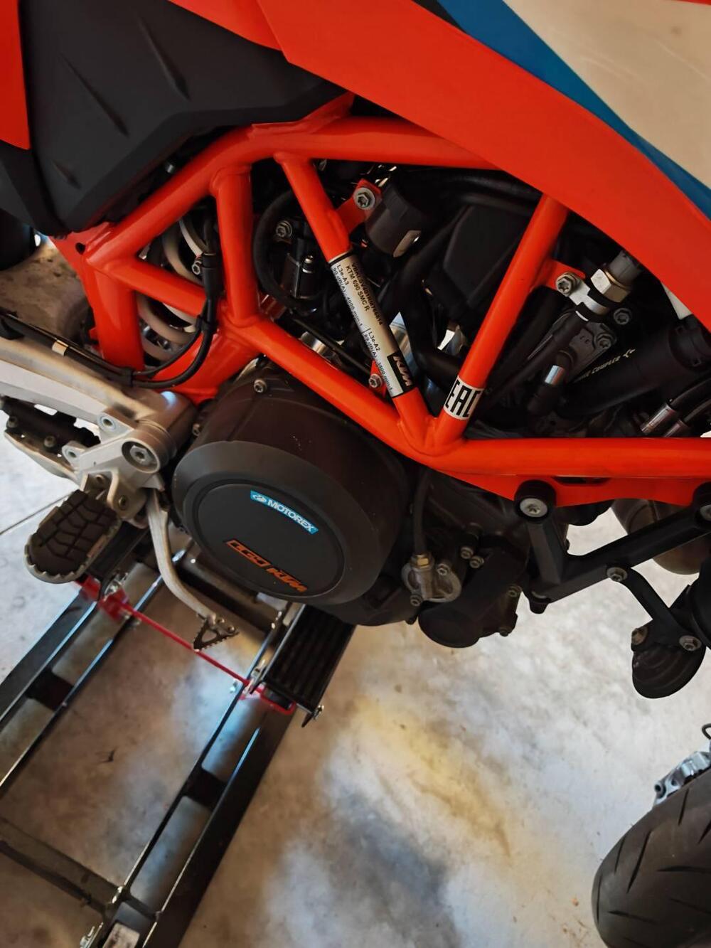 KTM 690 SMC R (2023 - 25) (6)