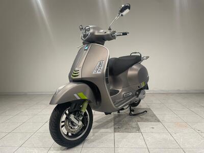 Vespa GTS 125 Super Tech (2023 - 24) usata
