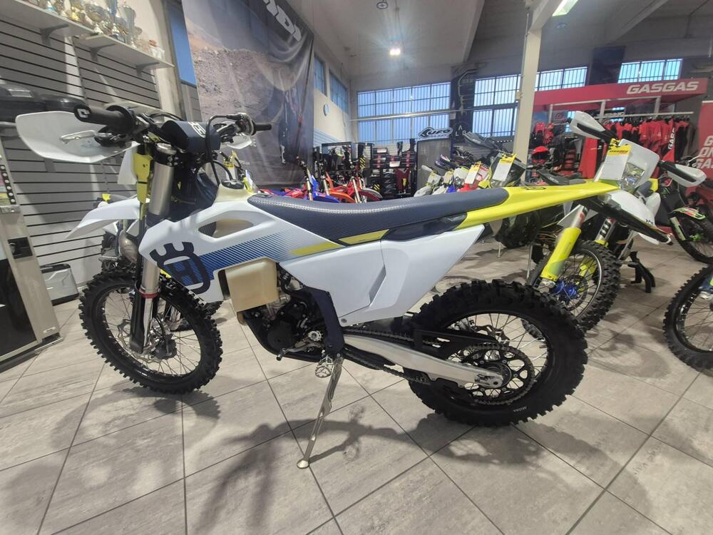Husqvarna FE 250 (2025) (2)