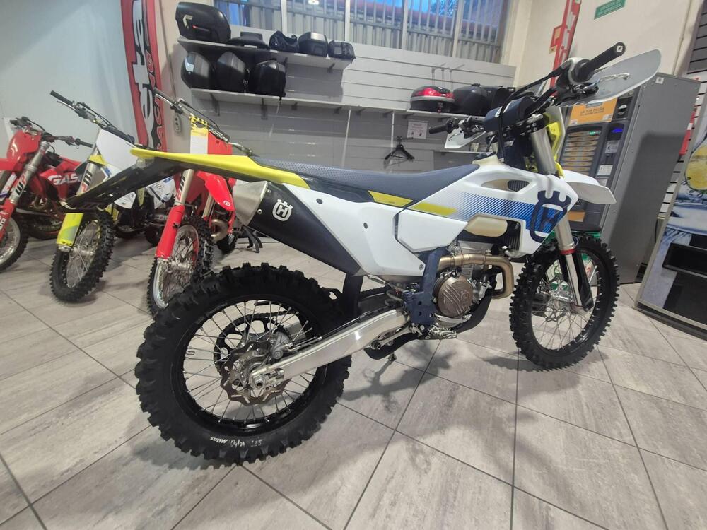 Husqvarna FE 250 (2025) (4)