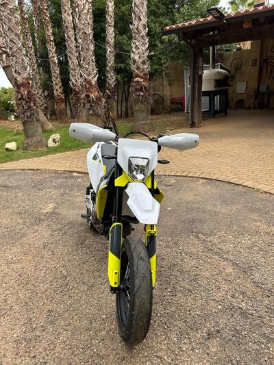 Husqvarna 701 Supermoto (2023 - 25) usata
