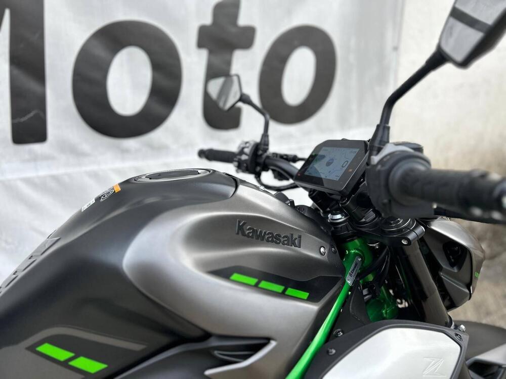 Kawasaki Z 900 (2025 - 26) (8)