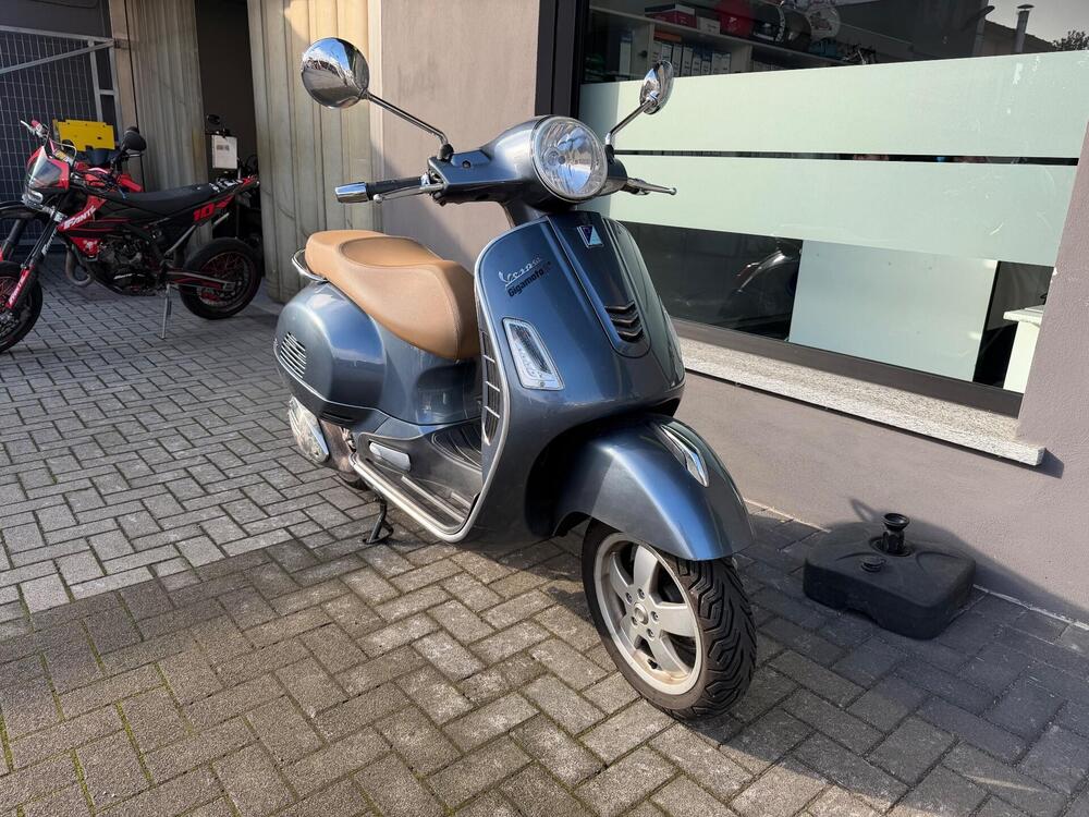 Vespa GTS 300 (2017 - 18) (2)