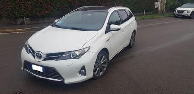 Toyota Auris Station Wagon 1.8 Hybrid Lounge del 2013 usata a Caronno Pertusella