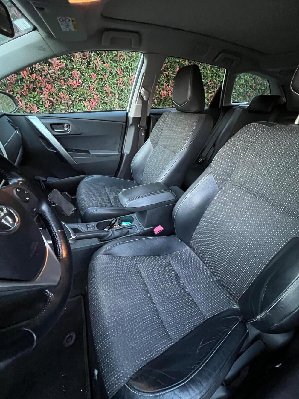 Toyota Auris Station Wagon usata a Varese (5)