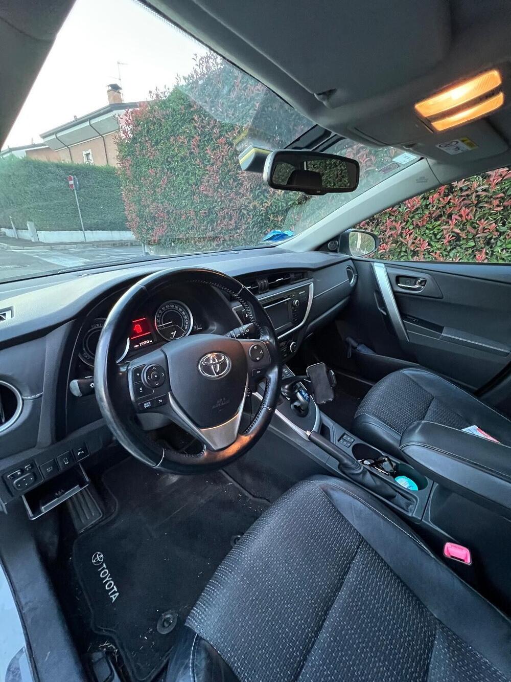 Toyota Auris Station Wagon usata a Varese (6)