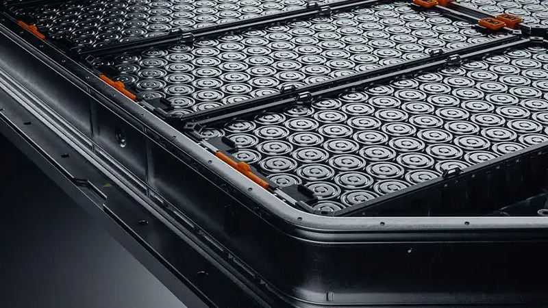 Rivoluzione auto elettriche 2030: sostituire la batteria coster&agrave; meno di riparare un motore classico