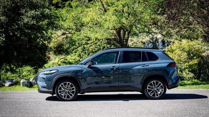 Toyota Corolla Cross: il nuovo SUV ibrido che tutti vorranno nel 2026 [VIDEO]