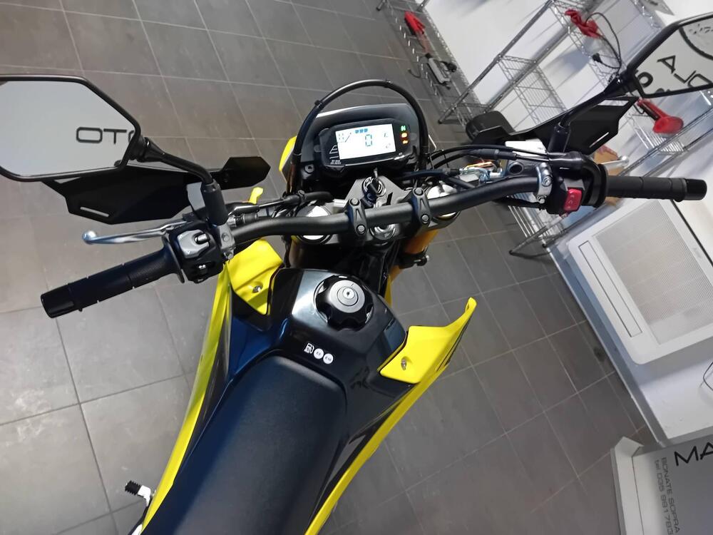 Suzuki DR-Z4S (2025) (10)