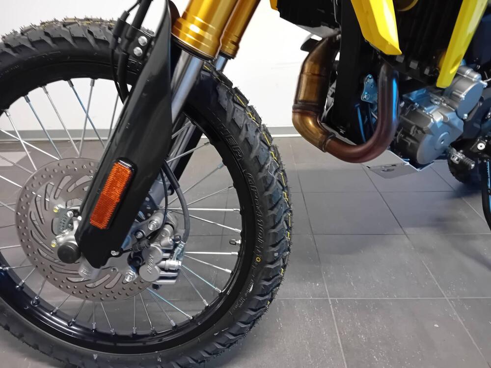 Suzuki DR-Z4S (2025) (11)