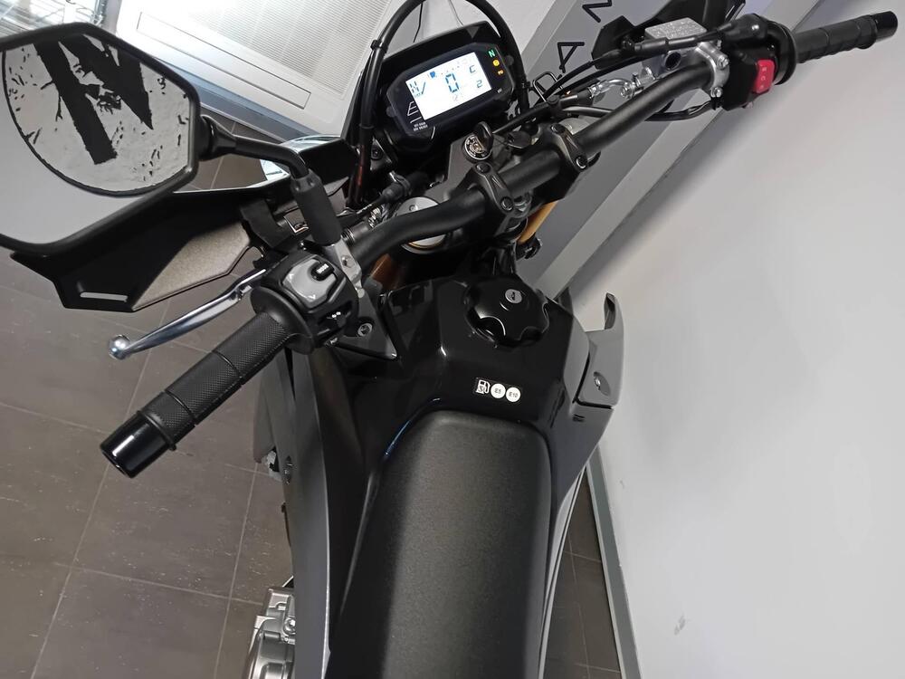 Suzuki DR-Z4S (2025) (16)