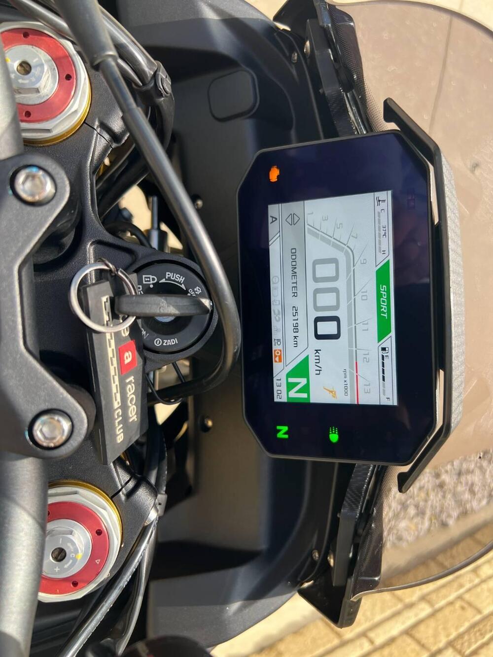 Aprilia Tuono V4 (2021 - 24) (11)