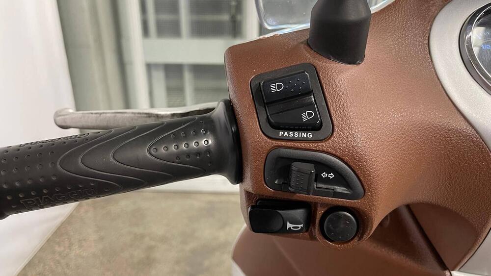 Piaggio Beverly 300 i.e. ABS-ASR (2016 - 20) (9)