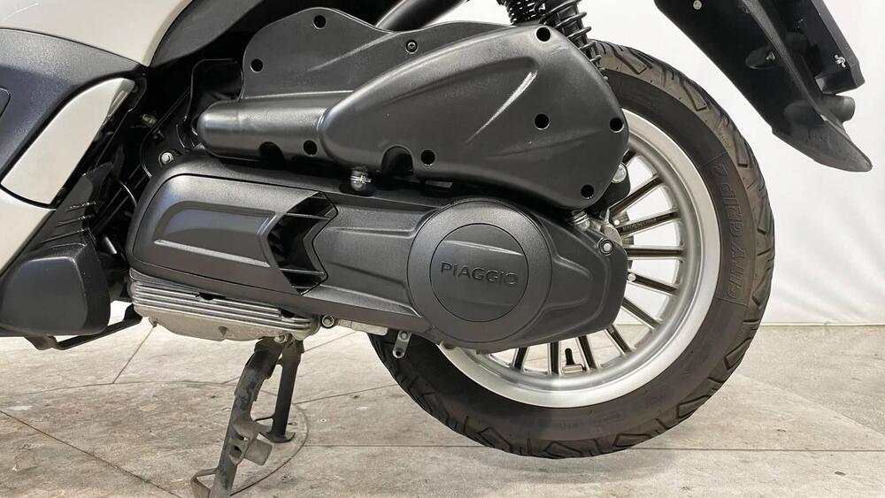 Piaggio Beverly 300 i.e. ABS-ASR (2016 - 20) (5)