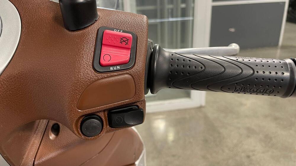 Piaggio Beverly 300 i.e. ABS-ASR (2016 - 20) (11)