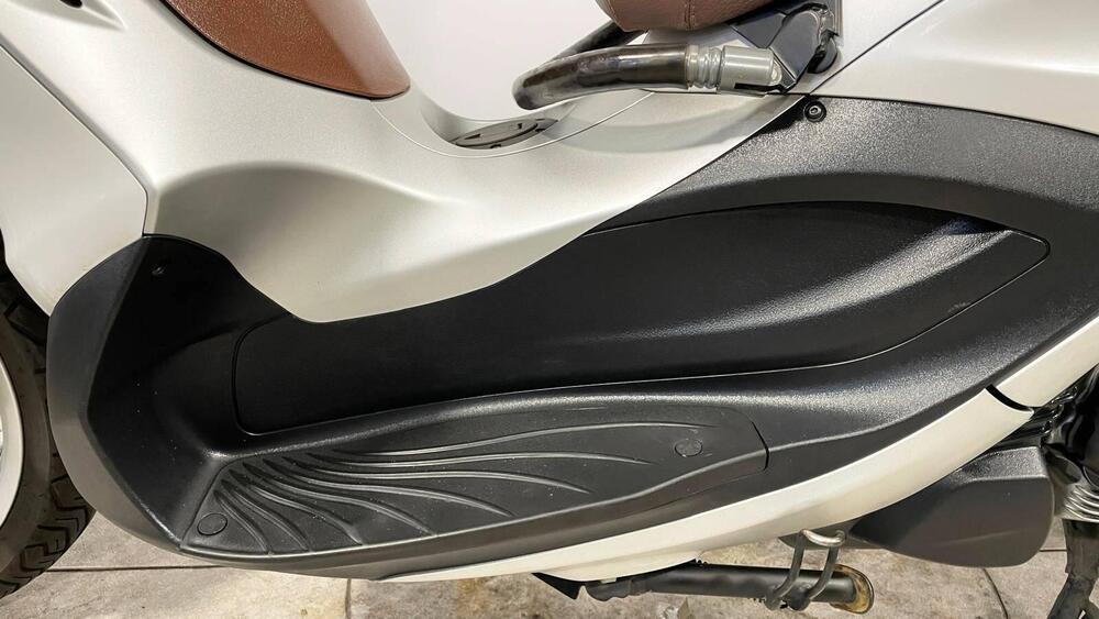 Piaggio Beverly 300 i.e. ABS-ASR (2016 - 20) (4)