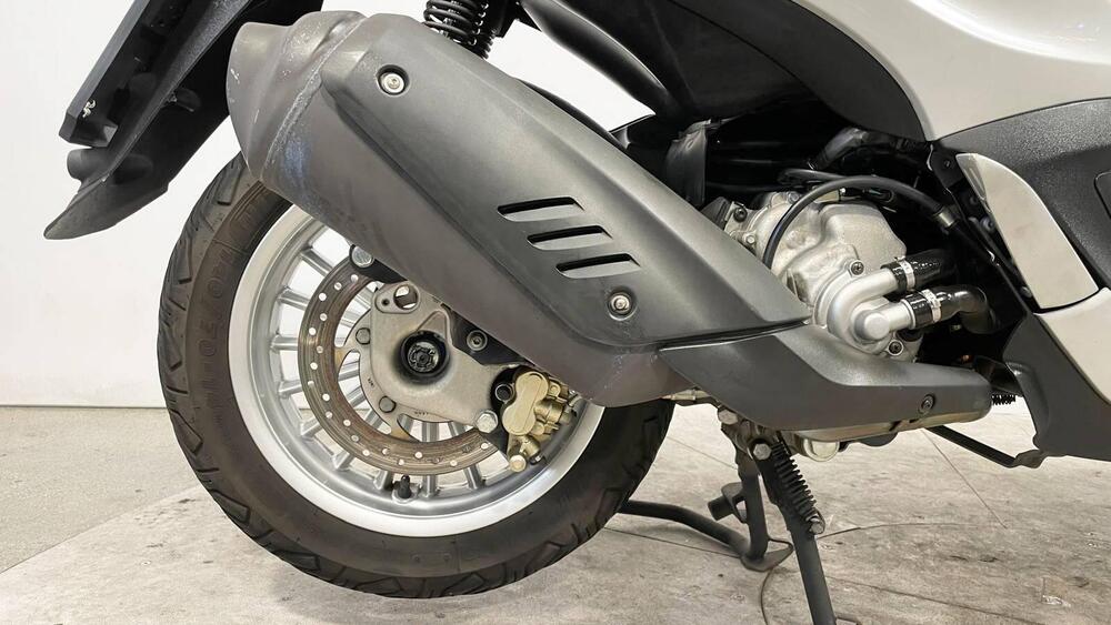 Piaggio Beverly 300 i.e. ABS-ASR (2016 - 20) (6)