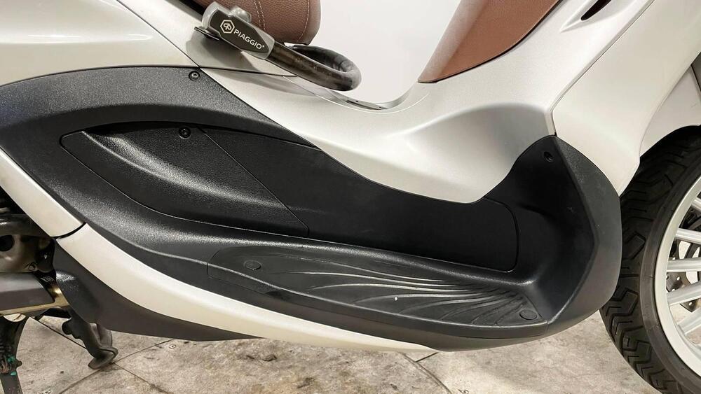 Piaggio Beverly 300 i.e. ABS-ASR (2016 - 20) (7)