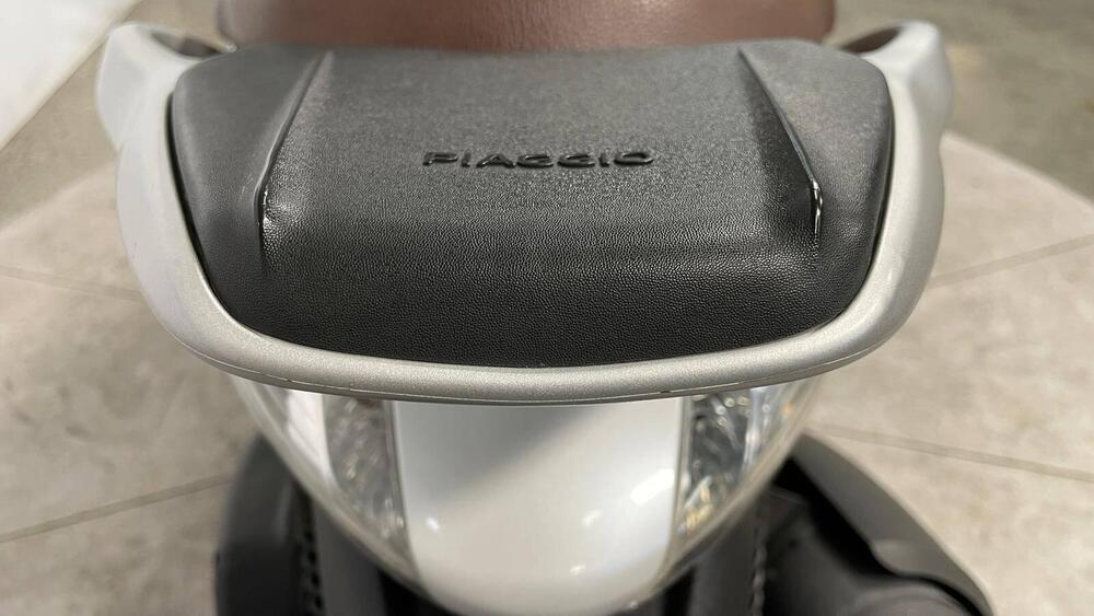 Piaggio Beverly 300 i.e. ABS-ASR (2016 - 20) (12)