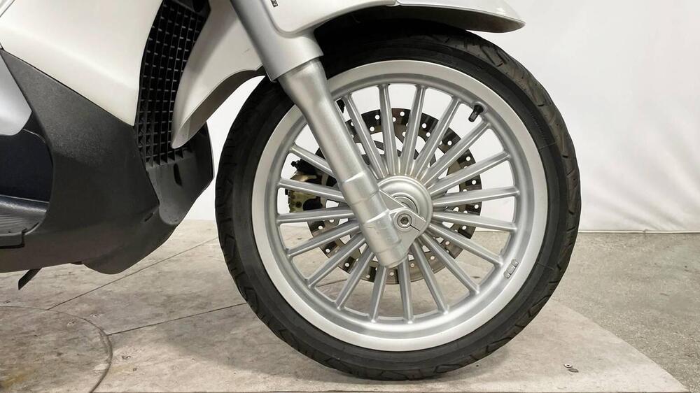 Piaggio Beverly 300 i.e. ABS-ASR (2016 - 20) (8)